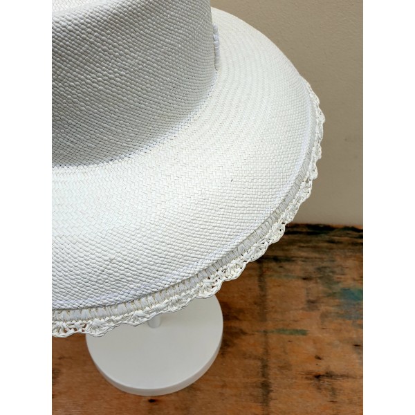 Dilara Latrous vasarinė skrybėlė